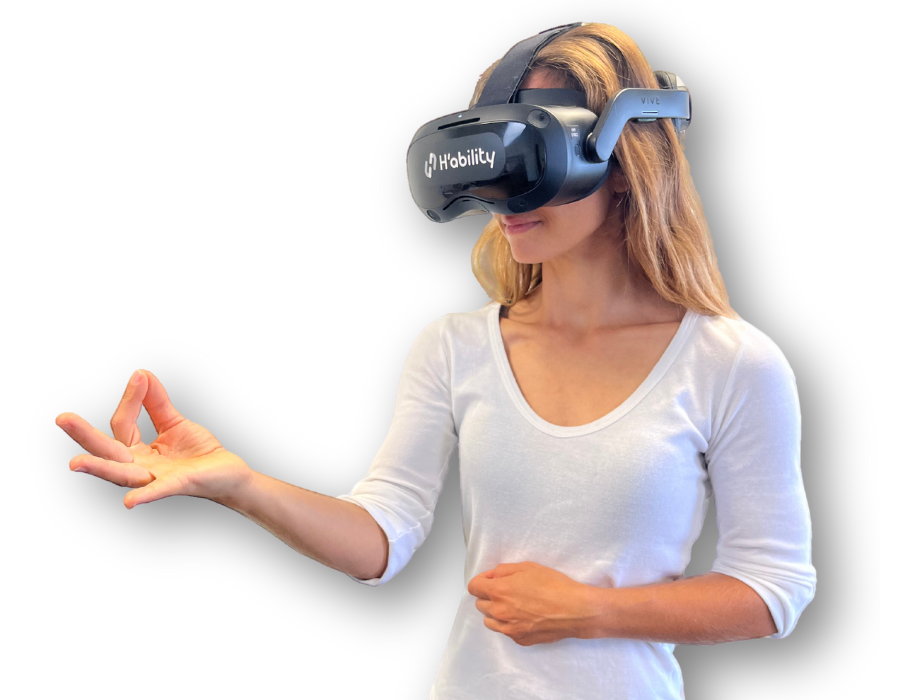 Patient en train de réaliser un exercice de rééducation en VR avec un mouvement de préhension fine